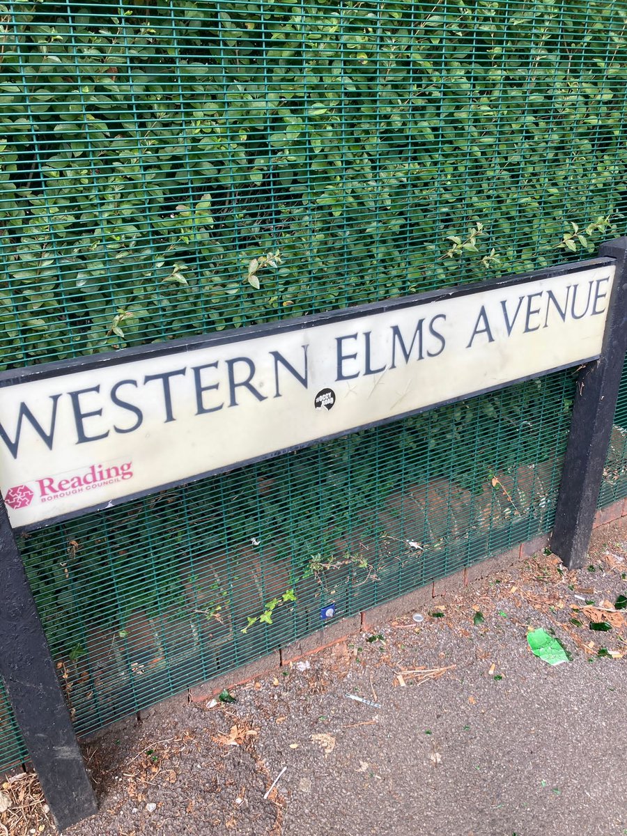 TVP_BerksWest's tweet photo. PCSOs Beeney & Williams from the Oxford Road neighborhood team have been busy out in the community today. Listening to concerns from residents and engaging with the local businesses. #communitymatters #C7103 #C9755 https://t.co/HoPkFdAhbM