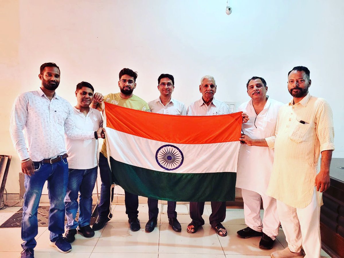 AdvKannavSharma's tweet photo. Happy Independence Day. https://t.co/DZSsJa4wLa