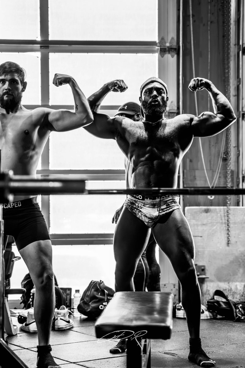 cdrvisuals's tweet image. It’s always about self improvement- Not following trends. 

Following a trend doesn’t make your creative - it makes you a follower - you aren’t standing out in a crowded market.