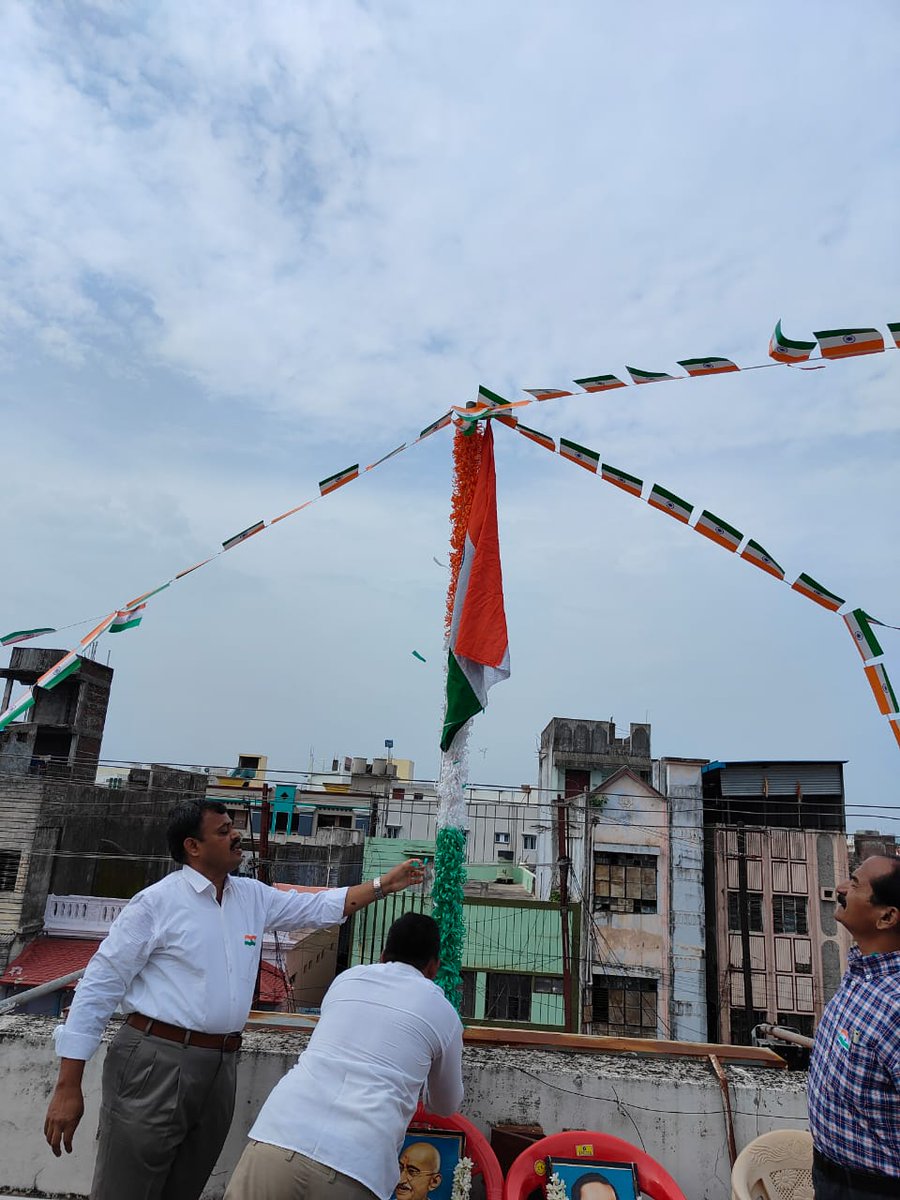 WarangalPost's tweet photo. Flag Hoisted at Warangal HO/DO by Shri M. Narasimha Swamy, SPOs, Warangal Division. https://t.co/ATfKPlGw8c