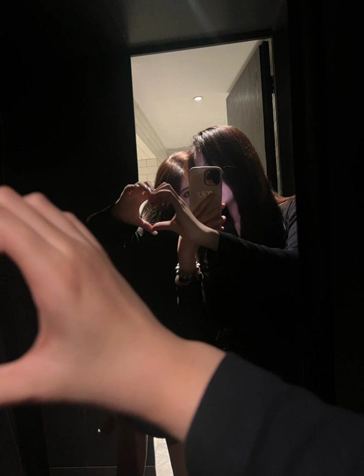 gresciia's tweet image. Maybe we&apos;re not the best in our lives
But we are still our most unique selves
Dull twists and turns are life
Every moment of recording is meaningful