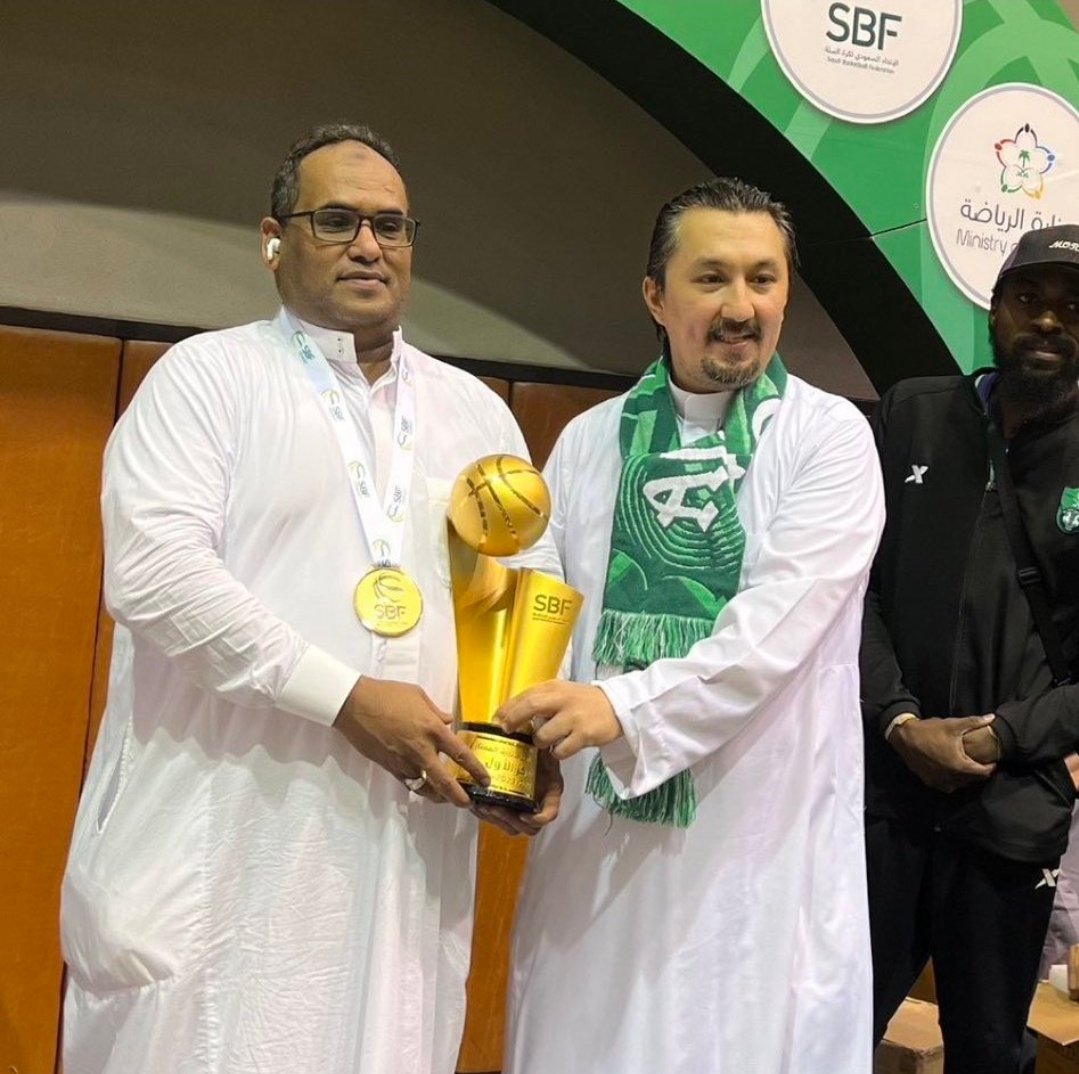 #ياخالد_العيسى_ادعم_الرابطه العالم كله شاف افتتاح الدوري واعجب في جمهور الاهلي تكلمت الصحافه العالميه عنهم  والرابطه تعمل بجد واجتهاد ومحسودين عليها