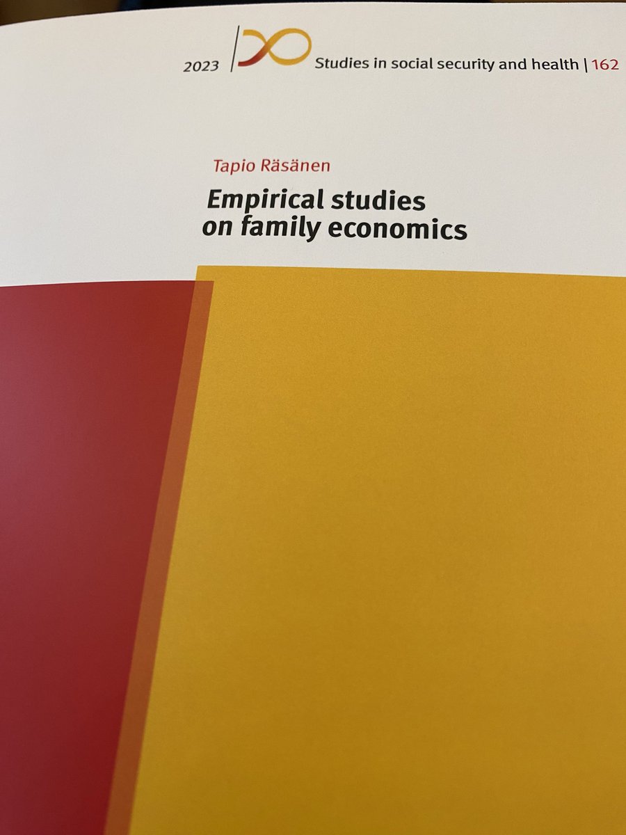 Erikoistutkijamme @TapioRasanen väittelee tänään Jyväskylässä seminaarinmäellä. Vastaväittäjänä Torsten Santavirta ja kustoksena @pbockerman  #perhe #perhepolitiikka  #familyeconomics