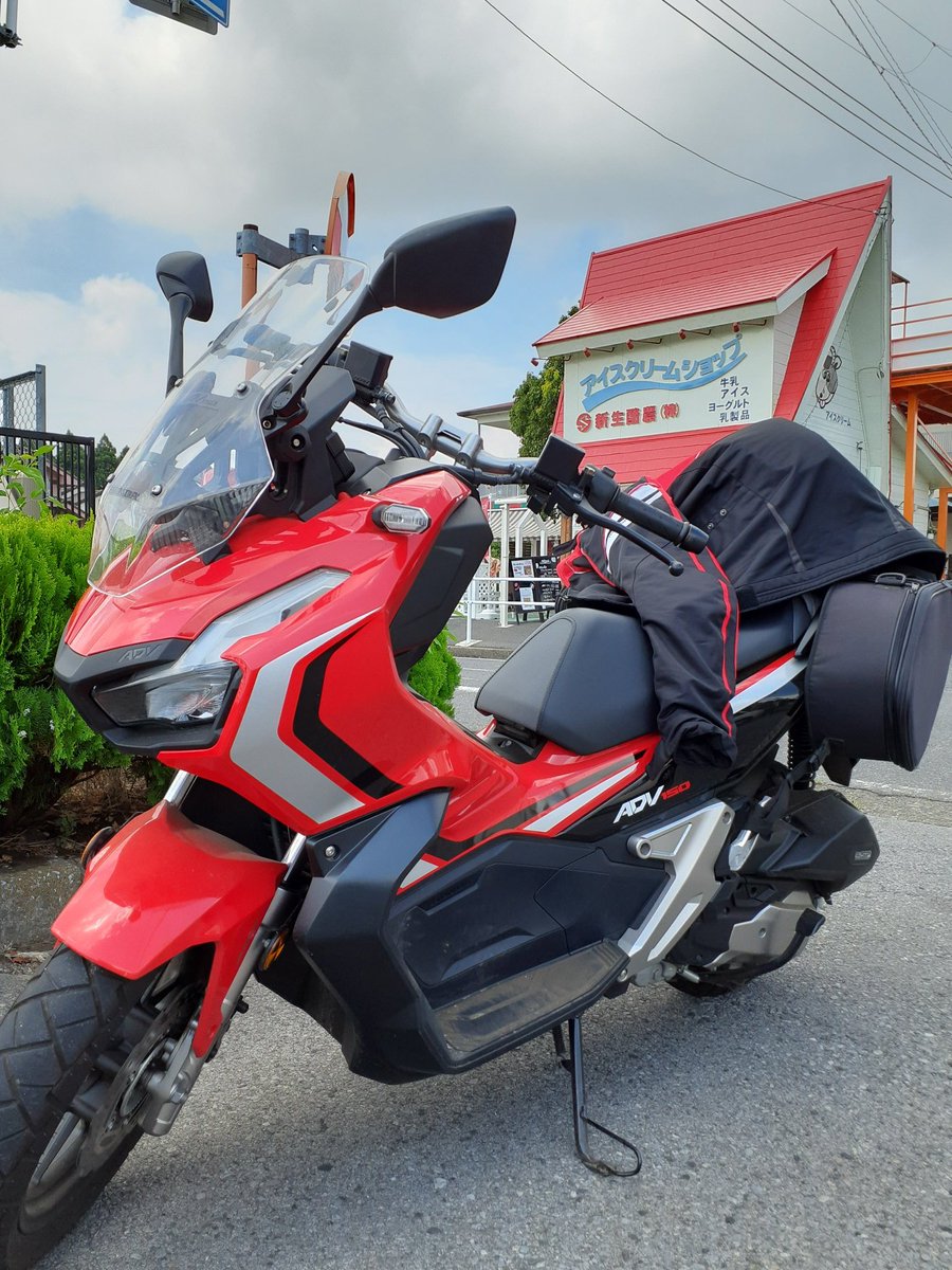 o_tyandaa's tweet photo. １ヶ月ぶりにバイクツーリング暑いのでソフトクリーム巡り！✨イチゴソフトとハチミツソフトを食べて来ました！✨ https://t.co/2xjt8I4NGQ