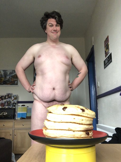 Start the day with pancakes &amp; hidden nudity 😆 #hiddennudity #getnaked https://t.co/b1liFdpN2W<a href="/tag/getnaked"class="tags"><span>#getnaked</span></a><a href="/tag/hiddennudity"class="tags"><span>#hiddennudity</span></a>