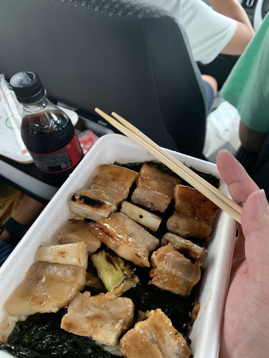DeviljhoSavage's tweet photo. 【イビルジョー・ランチ＆ディナー】
函館から札幌へ帰ってきた道中より
【ハセガワストア やきとり弁当】
【かなや(長万部) かにめし】 https://t.co/tDq03l1gfK