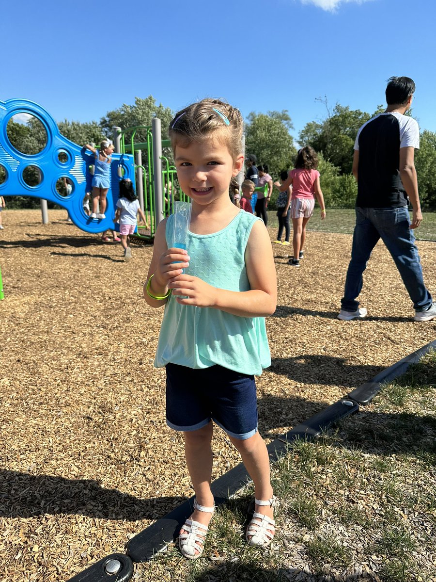 My little tiger shark is SO excited for kindergarten! Thank you so much kinder teachers and <a href="/ETE_PTA/">Elaine Thompson PTA</a> for making my girl’s day. #TeamThompson <a href="/E_ThompsonES/">Elaine Thompson Elementary</a>