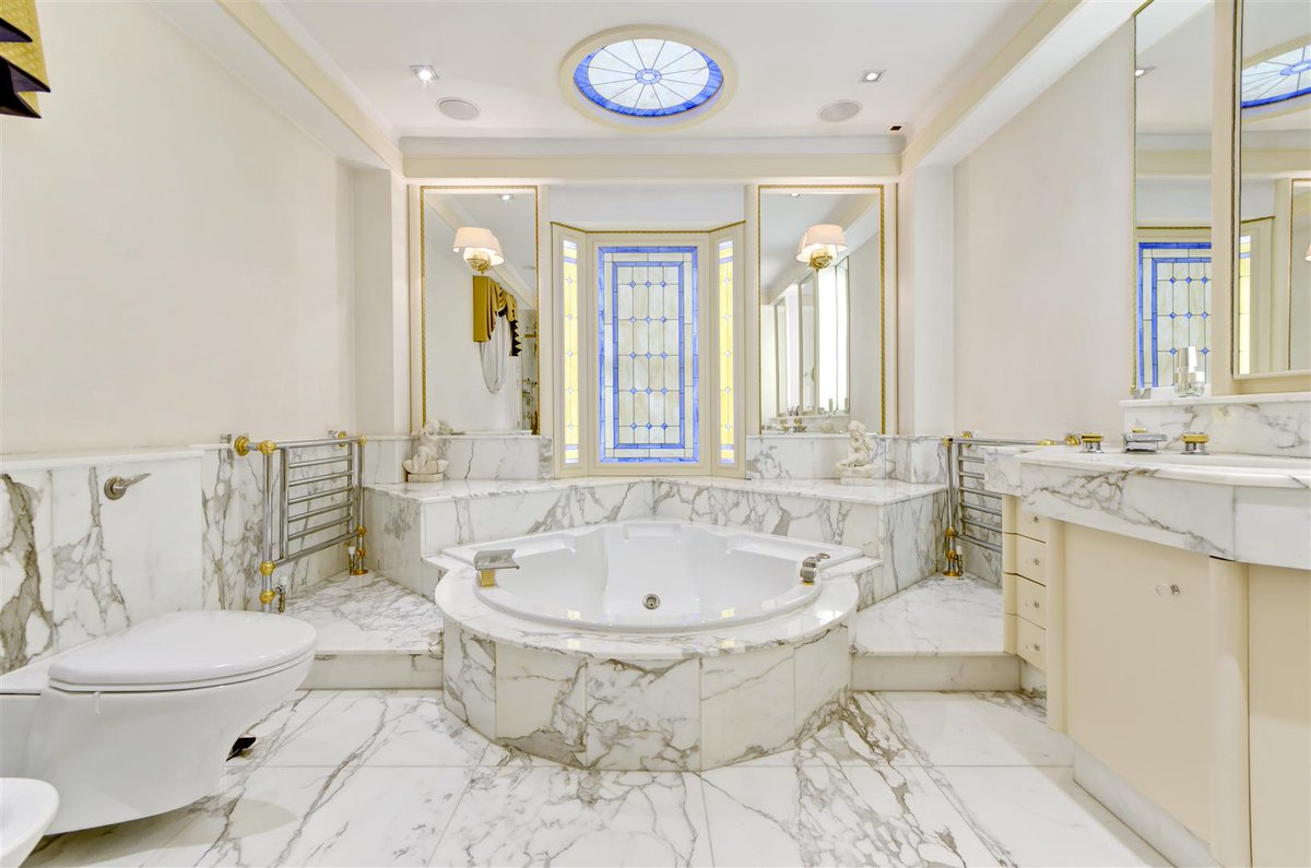 glentree_estate's tweet image. This luxury family home is arranged over 3 floors with elegant entertaining rooms

📍 Compton Avenue, N6
🛌 7 bedrooms⁠
🌷 Garden⁠
🏊‍♀️ Swimming pool
🏋️‍♂️ Gym / sauna 
🚗 Garage
💷 £9,500,000⁠
📞 020 8458 7311⁠
🔗 bit.ly/47tOWC9

#Kenwood #DreamHome #LondonLuxury