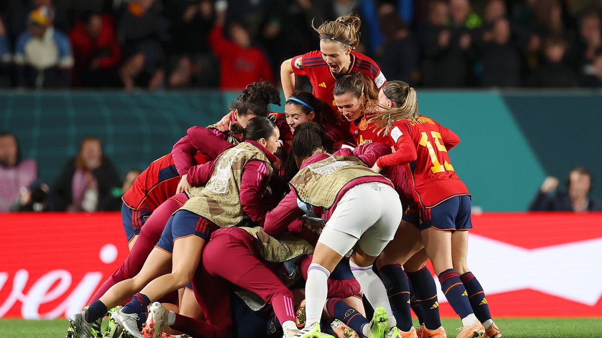 🇪🇸 歴史をつくる！✨

スペインが初の #女子ワールドカップ 決勝進出！

1-1で迎えた89分に #カルモナ がミドルシュートで決勝弾。初のW杯ベスト8から決勝まで到達。

スペイン女子代表 2-1 スウェーデン女子代表