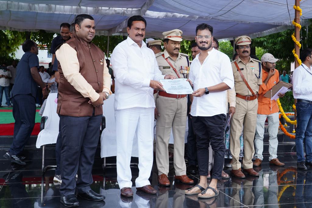 IT Dept Secretary Shri <a href="/jayesh_ranjan/">Jayesh Ranjan</a> Sir and @teamTSIC <a href="/DrShantaThoutam/">Dr. Shanta Thoutam</a> madam directions **Intinta Innovator** Project Stall and appreciations received at Police Police Grounds,Adilabad.
#IndependenceDay2023! 🇮🇳
<a href="/KTRBRS/">KTR</a>
<a href="/rameshu_goud/">Ramesh Goud</a> 
<a href="/TWorksHyd/">T-Works</a> 
<a href="/startuphyd/">Start-Up Hyderabad</a> 
<a href="/startupindia/">Startup India</a>
#THub