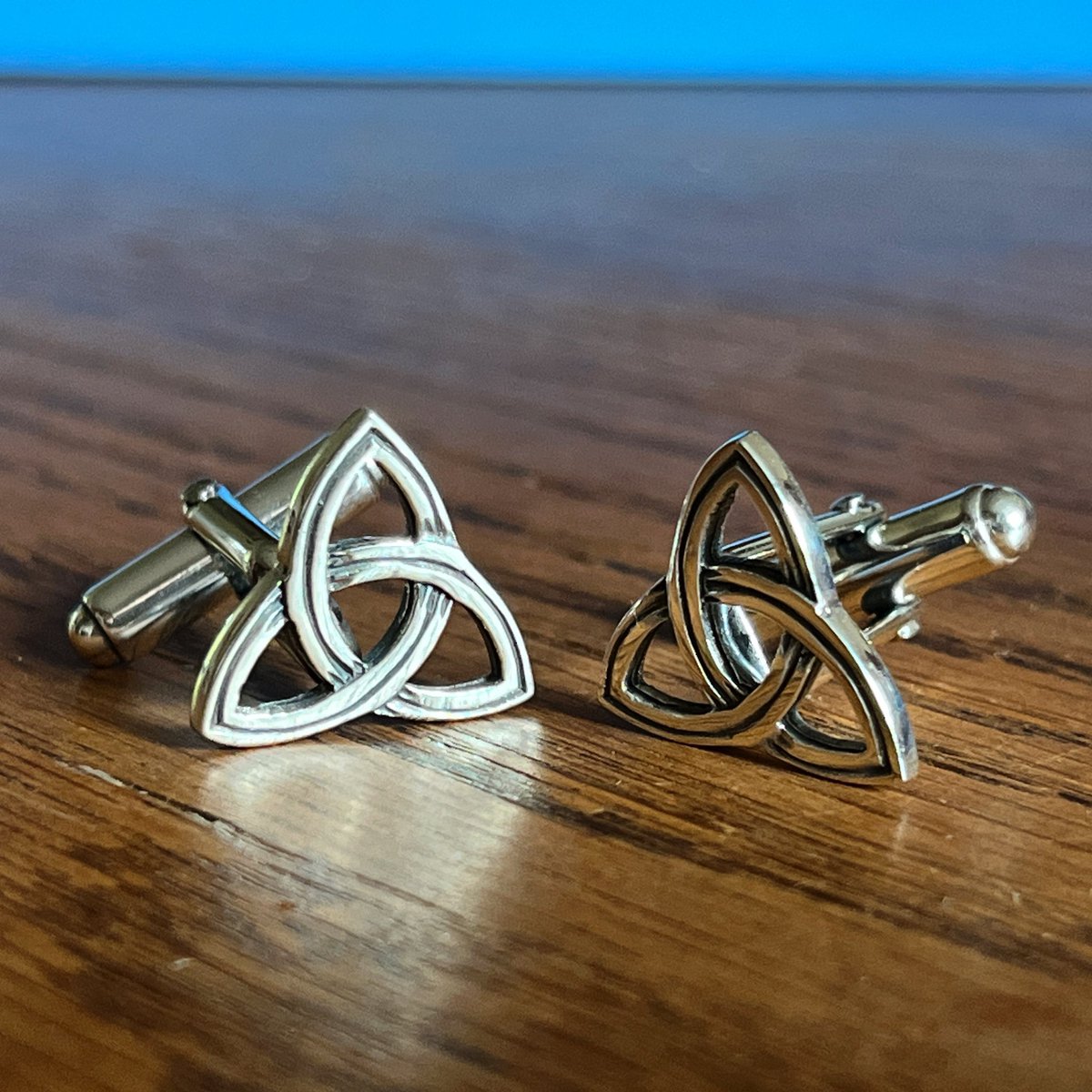 macgillivrays.co.uk/silver-celtic-…

Celtic knot silver cufflinks. Designed by John Hart circa 1950-1960.
•Hallmarked at the Edinburgh Assay Office
•Supplied in a beautiful jewellery box.
•Length and Width in mm 19 x 16
•Approximate weight in silver 6.2g
•Free UK Delivery