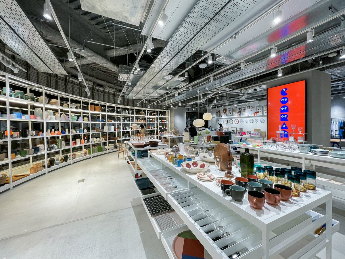 Yu__ta_H's tweet photo. ハイセンスなデザイナーズ家具&amp;雑貨を購入するなら、ザ・コンランショップがオススメ。
世界中から厳選された家具、照明、雑貨など暮らしに必要なアイテムが全て揃ってしまう。
丸の内店は計2フロアで沢山アイテムがあるので見応えが凄かった！ https://t.co/f19OqgqlyT