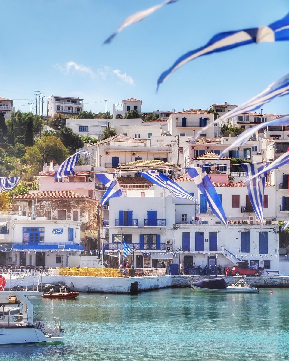 DiscoverGRcom's tweet photo. If you’re lucky enough to be in #Greece on this special day, celebrate the #dormitionofthetheotokos with us! It’s Greek summer at its best. 🥳 #discovergreece #DormitionOfTheTheotokos   

📷 1: melistou (Batsi, Andros)
📷 2: komismansion (Sifnos) https://t.co/3bKzyUhxoV