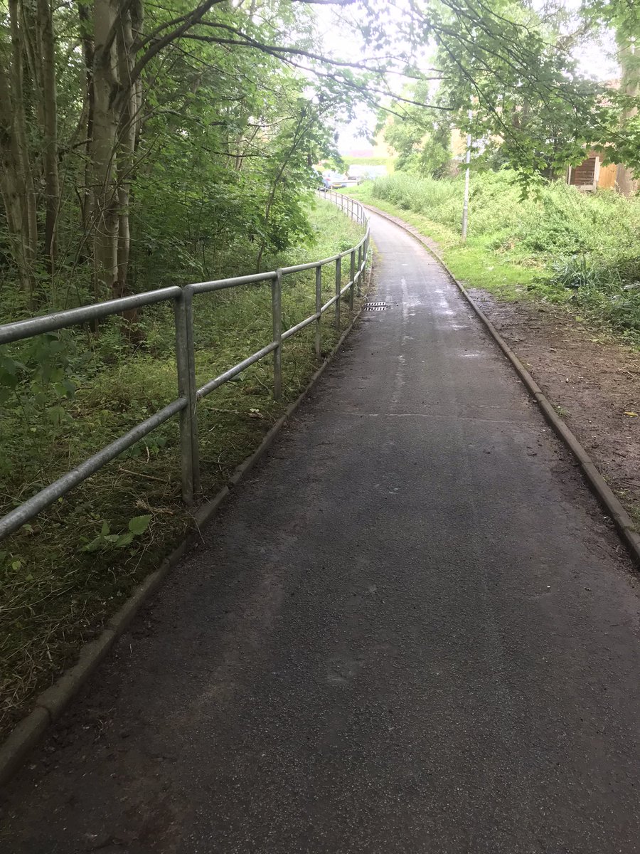 Didn’t come here to do this 😂
But it needed a litter pick and a cut- back…
#knutsford 
If that’s the way my day takes me 😊