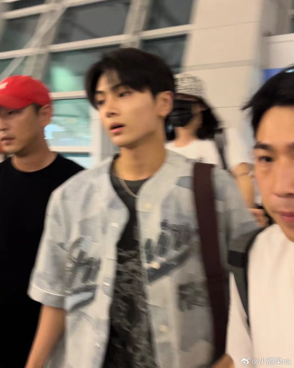 blurred but you're #ENHYPEN_JAY