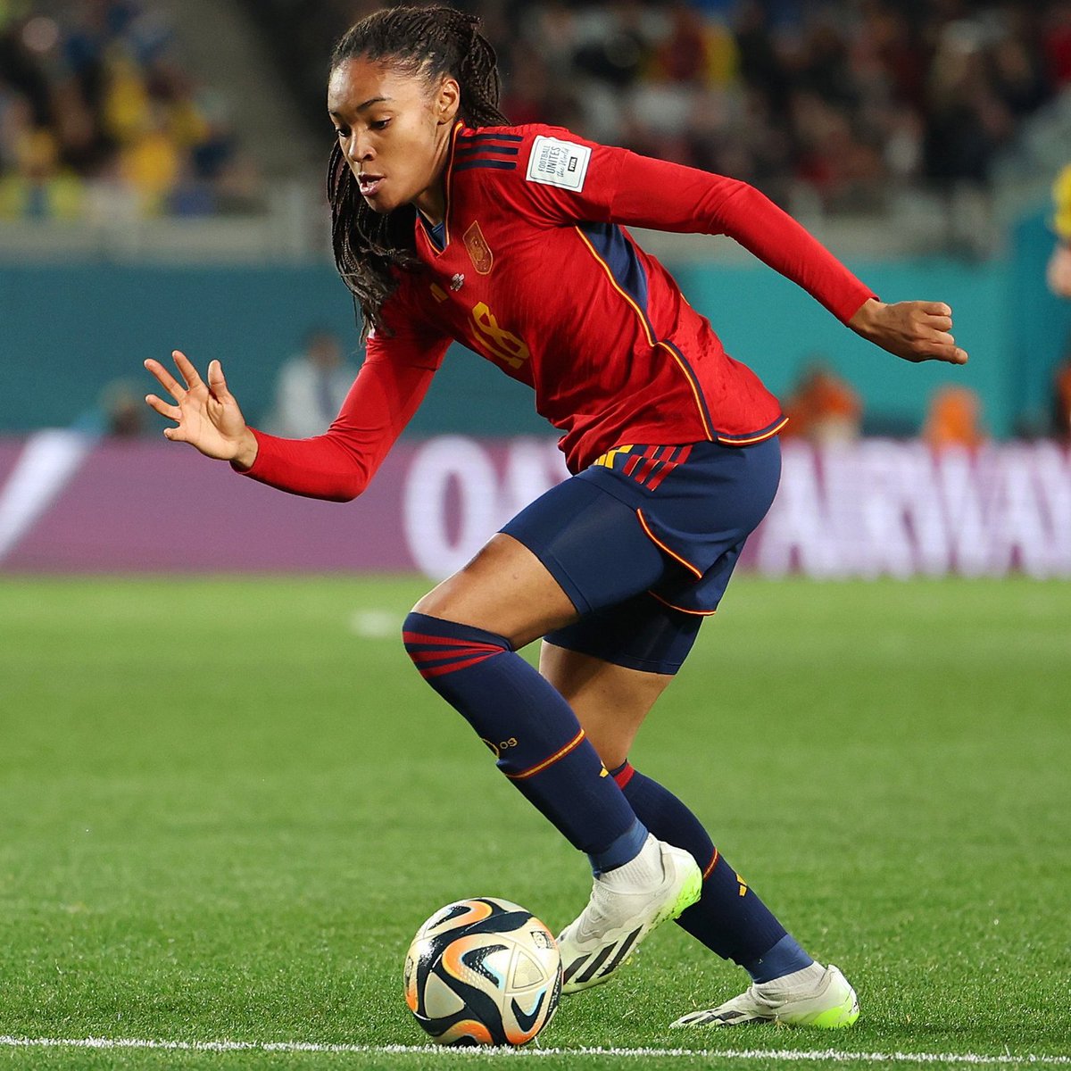 MenInBlazers's tweet photo. CAPTAIN CARMONA SENDS SPAIN TO FINAL 🥳🇪🇸

Late thunderbolt from OLGA CARMONA & another goal from 19yo supersub SALMA PARALLUELO see 🇪🇸 beat 🇸🇪 2-1. Country that had never won WWC knockout match before this year, & had players in open revolt against coach, now off to the final.