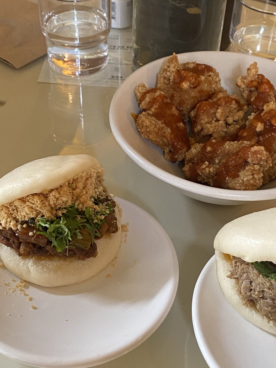 bao✨😋 มีหลายสาขามากๆในลอนดอน แต่ละสาขาจะมีเมนูพิเศษที่ไม่เหมือนกันด้วยน้า ปริมาณขนาดที่คุ้นเคยไม่ใหญ่แบบท้องแตก😂 แต่รสชาติเฉยๆแบบกินได้แต่ไม่ว้าว พนักงานน่ารักบริการดี #รีวิวลอนดอน <a href="/aroii/">@aroii บอกต่อ</a>