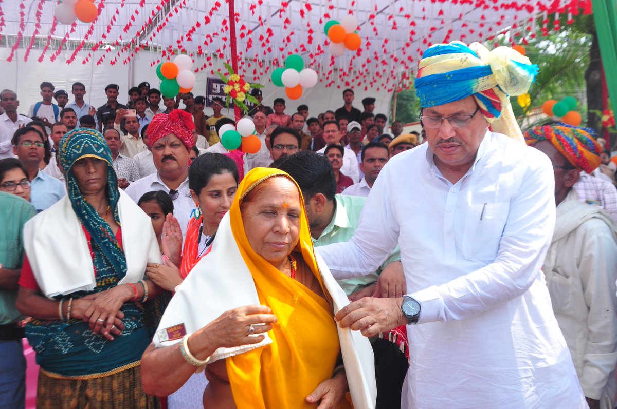 DCDMTonk's tweet photo. #टोंक 
कृषि विपणन, संपदा, पर्यटन और नागरिक उड्डयन राज्य मंत्री श्री मुरारी लाल मीना के मुख्य आतिथ्य में पुलिस परेड ग्राउंड में स्वाधीनता दिवस का जिला स्तरीय समारोह हर्षोल्लास के साथ मनाया गया।
 @DIPRRajasthan 
@RajCMO 
@RajGovOfficial https://t.co/9IIH3k5S0Y