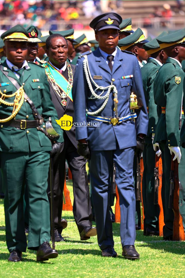 EDevolutionZw's tweet image. His Excellency the President and Commander in Chief of the Zimbabwe Defence Forces (ZDF) Cde Emmerson Mnangagwa @edmnangagwa, inspects the ZDF Parade.
#DefenceForcesDay2023