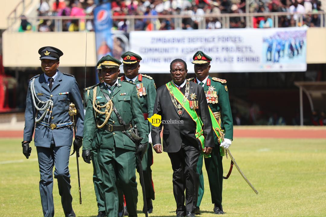 EDevolutionZw's tweet image. His Excellency the President and Commander in Chief of the Zimbabwe Defence Forces (ZDF) Cde Emmerson Mnangagwa @edmnangagwa, inspects the ZDF Parade.
#DefenceForcesDay2023