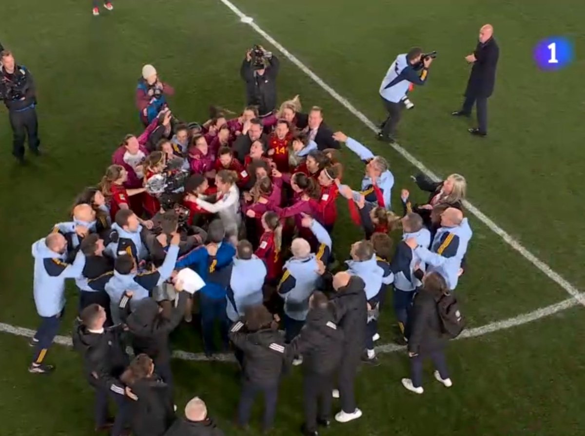 ceywa_'s tweet photo. España hace historia en el mundial femenino de fútbol. ⚽ ¡Vamos, chicas! 👏💪 ¡A por la final!🇪🇸 #MundialFemenino2023 #España https://t.co/fLQTFMwSnV