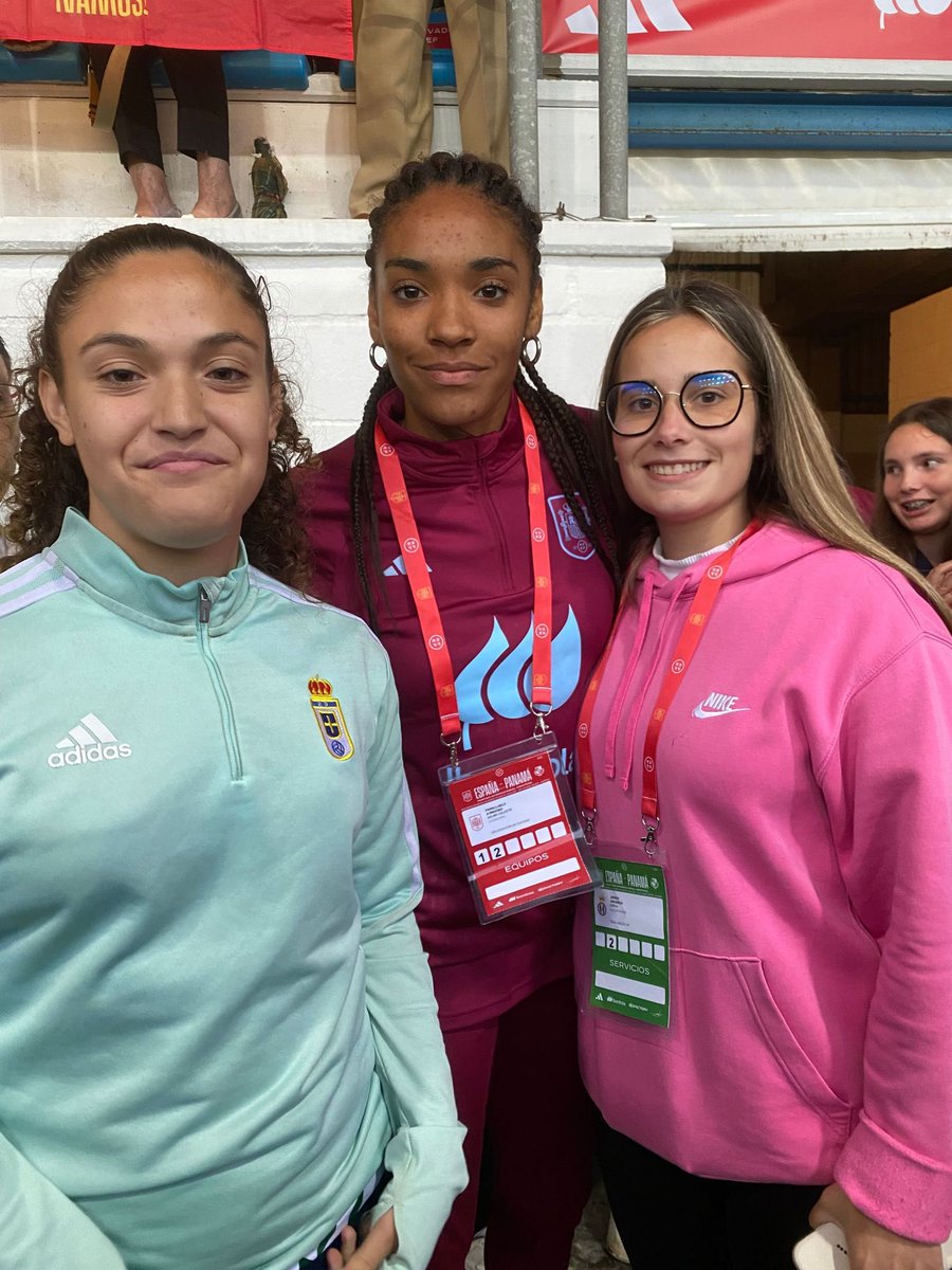 zar841quini's tweet photo. Hay cosas en la vida que son premonitorias,me quedo con las palabras del mister,hoy hemos puesto un país de pie,ahora solo falta sacarlo a la calle,felicidades @SEFutbolFem ,#chicasalpoder #creerespoder 💪⚽️❤️💛❤️ https://t.co/OLv5PJ6a83
