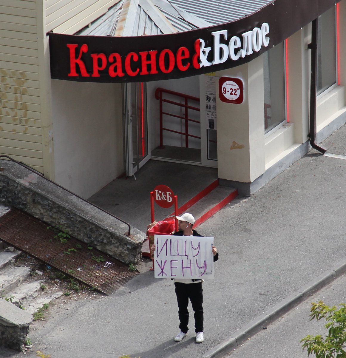 Finita_gambita's tweet photo. А вдруг ребята из @KrasnoeBeloe и с таким запросом могут справиться?
Нужен репост к вам, спасайте

На свадьбу куплю весь алкоголь только у вас https://t.co/TEqqVpYxgt
