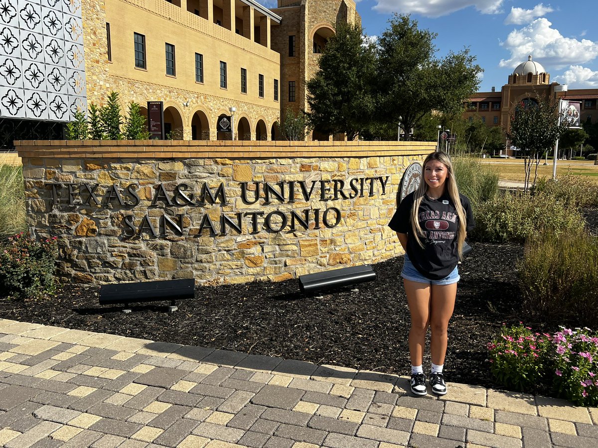 RuthAda65849069's tweet image. TAMUSA Jag! So proud of you Emily! #tamusasoftball #tamusa