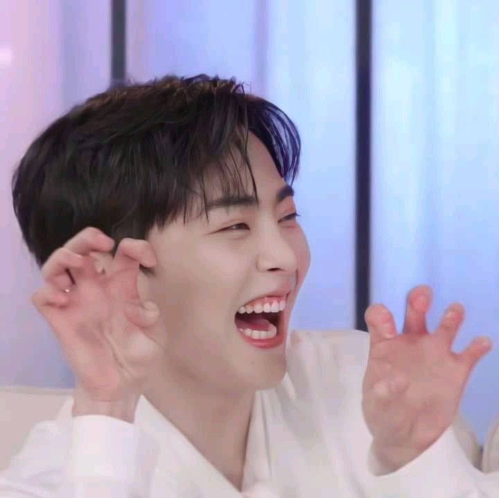 گربه سیاه 🆚 گربه سفید 
 Xiumin 
#XIUMIN #시우민 
#EXO <a href="/weareoneEXO/">EXO</a>