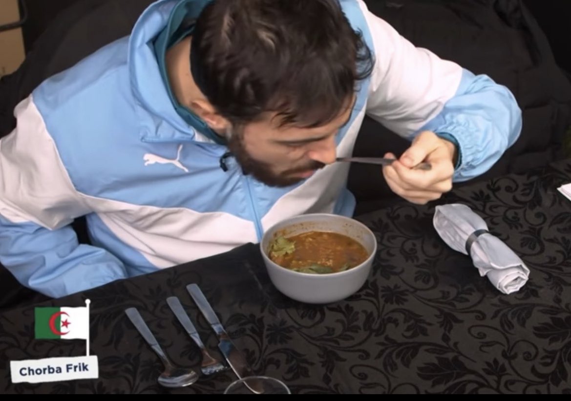 DZFOOTBALLDZ's tweet photo. Qui se rappelle quand Bernardo Silva s’envoyait une Chorba frik ?😂🇩🇿 https://t.co/r3iZPm7jJt