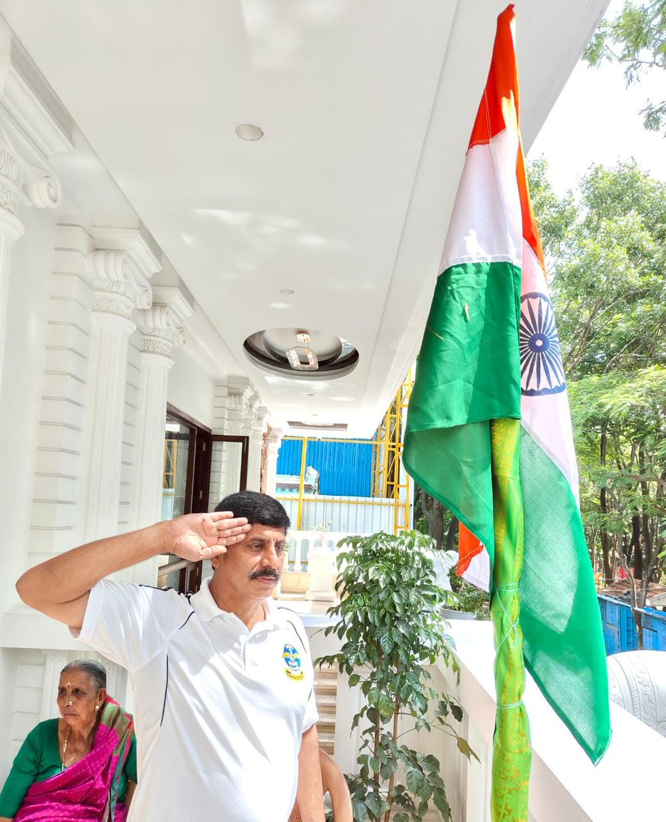 YAN_MLC's tweet photo. ಇಂದು ಬೆಳಿಗ್ಗೆ ನನ್ನ ಸ್ವಗೃಹದಲ್ಲಿ ಸಹ ಕುಟುಂಬ ಸಮೇತವಾಗಿ 77ನೇ ಸ್ವಾತಂತ್ರ್ಯ ದಿನಾಚರಣೆಯನ್ನು ಆಚರಿಸಲಾಯಿತು.

#IndependenceDay | #YoursAlwaysNarayanaswamy https://t.co/yYlWjfB8ii