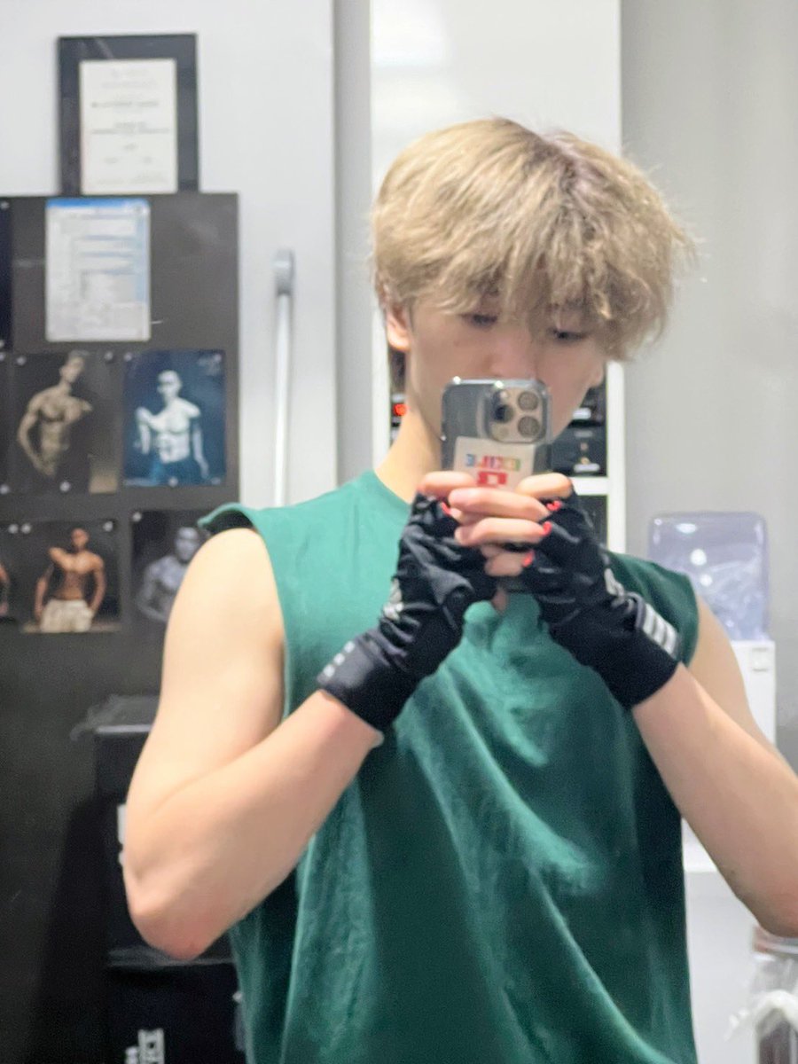 fantastics_fext's tweet photo. 23歳ラストジム💪

今日ストレートにしてみたのに
一日終わったらこれだ、、、😂

#FANTASTICS
#天パは難しい
#木村慧人
#慧人の独り言

木村慧人 https://t.co/7DHVBveFSh