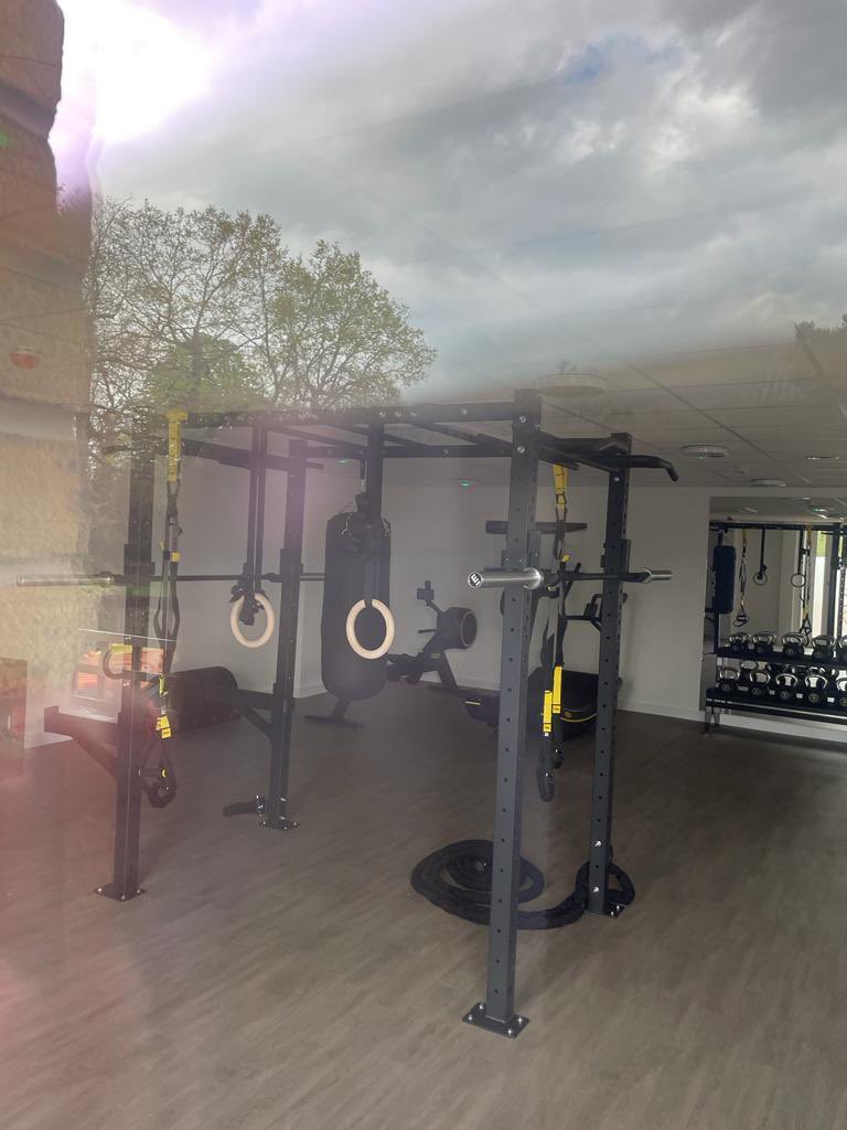 MissFliss90's tweet photo. @CrestNicholson can you advise why the gym that residents were promised 2yrs ago on Walton Court Gardens still hasn’t been opened? Last update back in March was it would open soon…
 gym is ready to go but not open due to petty politics between Crest and @A2DominionGroup https://t.co/jG1r977tA7