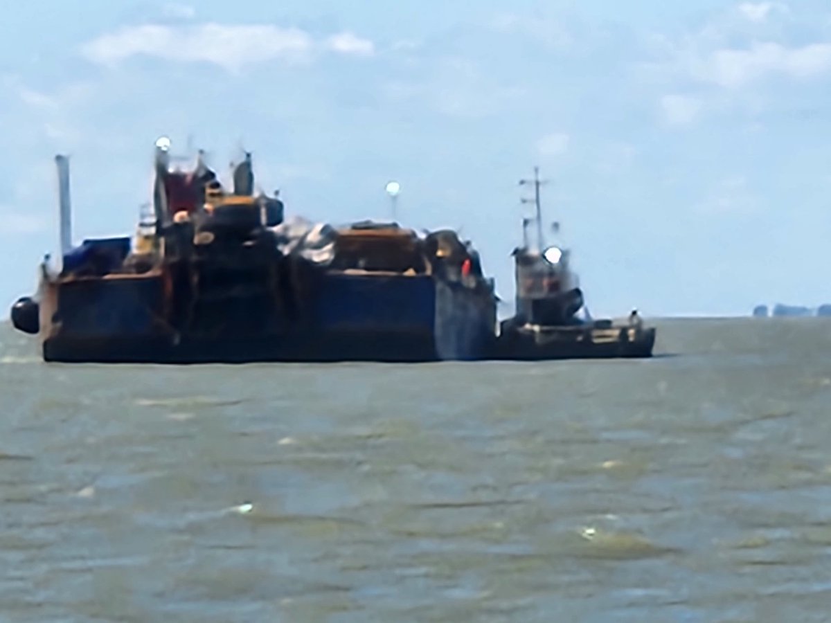 Sophia D working off Jaywick 
<a href="/Thamescraft/">Thamescraft Drydock</a>