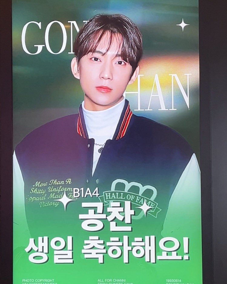 fluffycloud_owo's tweet photo. 📍신촌 현대 유플렉스 지하
이 광고 찍으면서 가장 힘들었던 점.
자꾸만 말을 걸어오는 엔프피 러쉬 매장 직원분ㅋㅋㅋㅋㅋ
#HAPPYGONGCHANDAY
#내생에가장빛나는순간_공찬 https://t.co/l3cYf6DV49