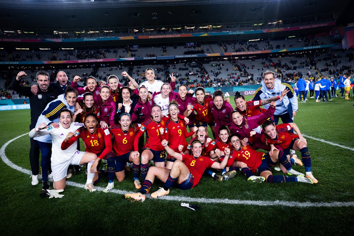 💪🏻 Lo que hemos peleado cada minuto de cada partido para poder hacernos 𝗘𝗦𝗧𝗔 𝗙𝗢𝗧𝗢 no lo sabe nadie...

🥹 ¡¡Esto es muy emocionante, equipo!! 

#JugarLucharYGanar I #FIFAWWC