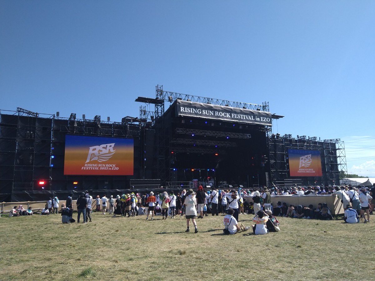 ahy_g's tweet photo. RSR初参加だったけどクソ楽しかった。
念願のFLOW！GOからのCOLORS!
贈る言葉、我慢できず小崎と同時ダイブ！！青春した！

夜中、THE BONEZは脳汁出ました
初ピックがTHE BONEZ！ https://t.co/3ABjPYL58t