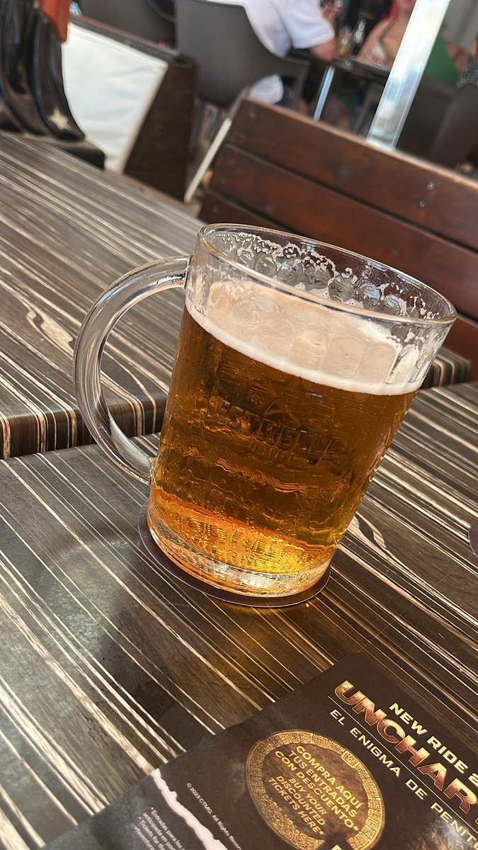 Paish8's tweet photo. @PintsDrank 

Estrella in Salou €4 https://t.co/QxCPD3VmrB
