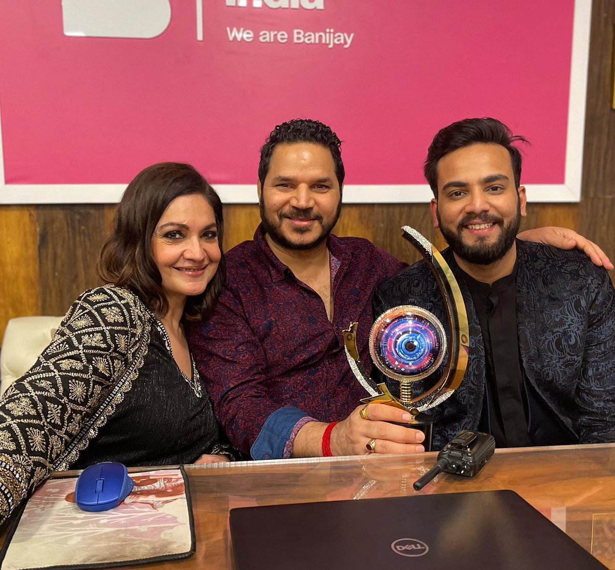 BiggBoss_Tak's tweet photo. Head of Production of Endemol Shine India shared picture posing with winner Elvish Yadav and Pooja ji. https://t.co/xszIvSmcgp
