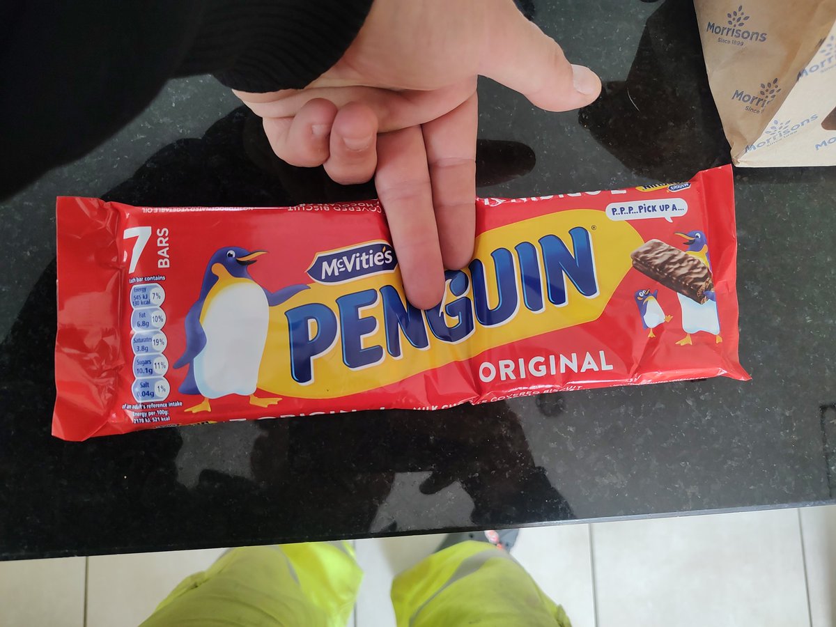 Deano24033770's tweet photo. The moment you buy a 7 pack of penguins but you can only feel 6 in the packet 😳 @McVities  I know times are tough but come on 😂 https://t.co/lBuhZyx1Wn