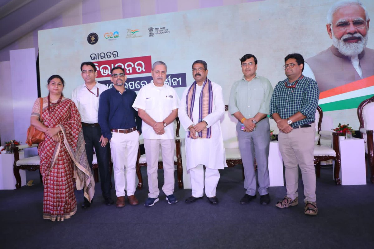 ICHRMOE_1972's tweet photo. The Hon'ble Governor of Odisha, Shri Ganeshi Lal Ji inaugurated the ICHR's 5 days Exhibition (i.e. 14th to 18th August 2023) on 'The Story of India's Partition' in the gracious presence of Shri Dharmendra Pradhan,Hon'ble MoE at Swatantrata Sangrami Padia, Bhubaneswar, Odisha. https://t.co/nnwMJaiJN1