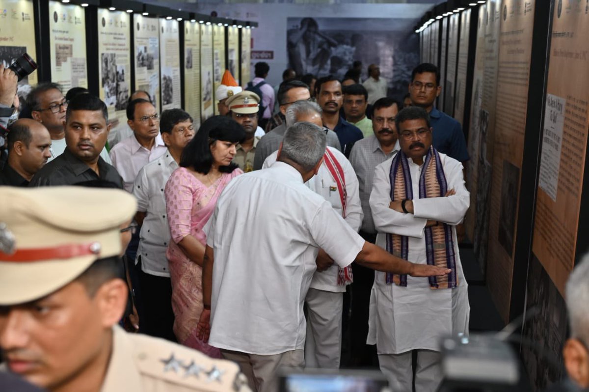 ICHRMOE_1972's tweet photo. The Hon'ble Governor of Odisha, Shri Ganeshi Lal Ji inaugurated the ICHR's 5 days Exhibition (i.e. 14th to 18th August 2023) on 'The Story of India's Partition' in the gracious presence of Shri Dharmendra Pradhan,Hon'ble MoE at Swatantrata Sangrami Padia, Bhubaneswar, Odisha. https://t.co/nnwMJaiJN1
