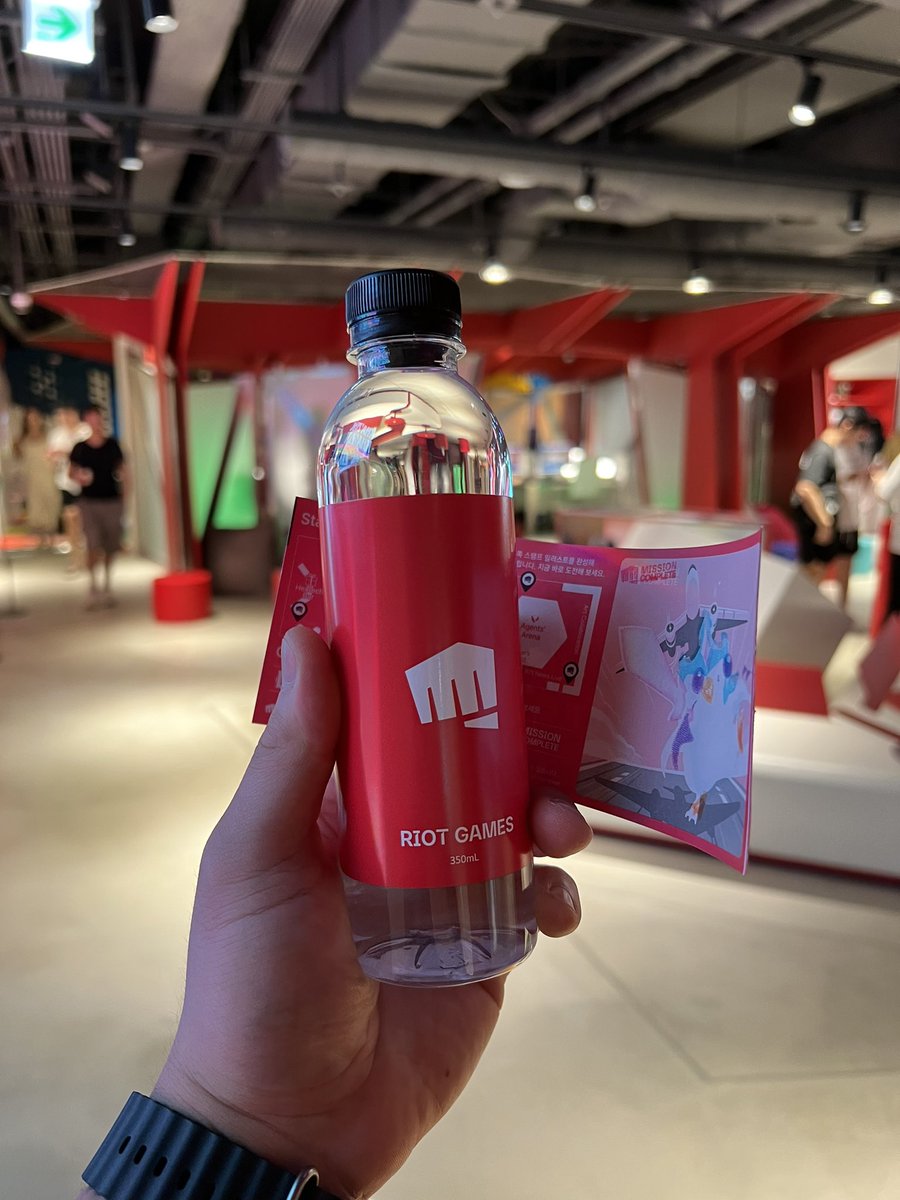 Thank you for the friendly hospitality <a href="/RiotgamesKorea/">리그오브레전드</a> airport lounge

EASY GAMER JUICE