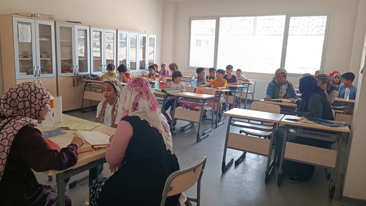 ceylanpinargm's tweet image. 7’den 70’e gençlik merkezimizin atölyeleri herkese açık 🤗
Kur'an -ı Kerim eğitimi devam ediyor😇

Kayıt için merkezimize bekliyoruz 🤗

#elifba 
#kuranıkerim 
#dinii̇limleratölyesi 
#arapça
#dileğitimleriatölyesi