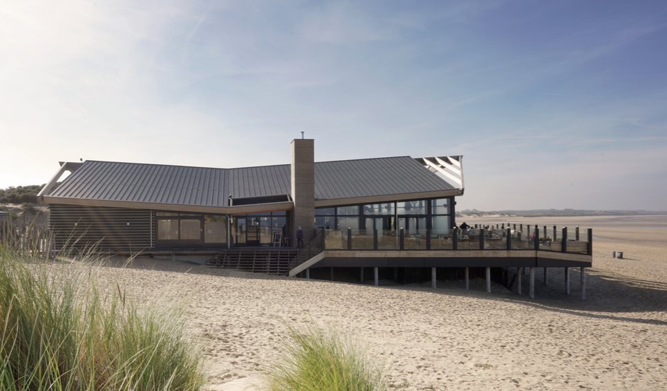 MarcelvanGerven's tweet photo. Prachtig dak op strandtent in Cadzand #Prefa #aluminium #duurzaam https://t.co/5rOLW8goAE