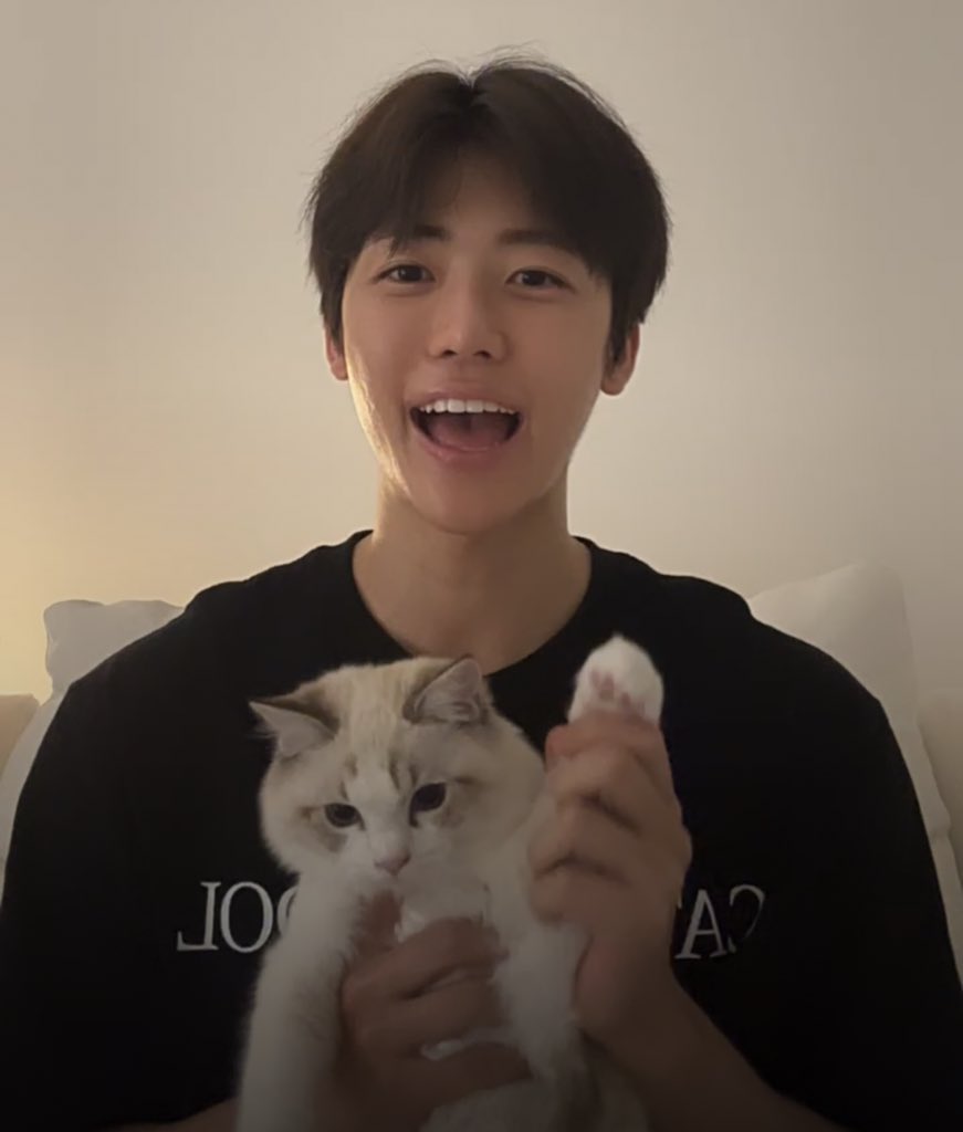 cheeseiei's tweet photo. : ลูน่าเซย์ไฮหม่ามี๊หน่อย ฮายยย
: ฮายคับเด้กก หม่ำไรยางง
: ลูกบอกเมื่อไหร่จะกลับ คิดถึงแล้ว
: เพิ่งมาถึงมั้ยล่าา 55555 https://t.co/bOW3xN2eyn