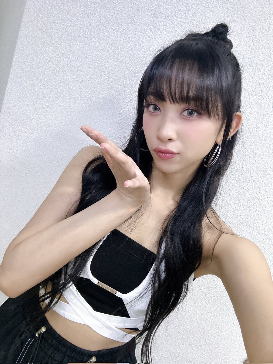 5ecretNumber's tweet photo. [*****]

📷 KBS월드라디오 개국 70주년 기념 K-POP Live : Beyond Borders Behind

#SECRET_NUMBER #시크릿넘버 https://t.co/Jt5XX2DxBF