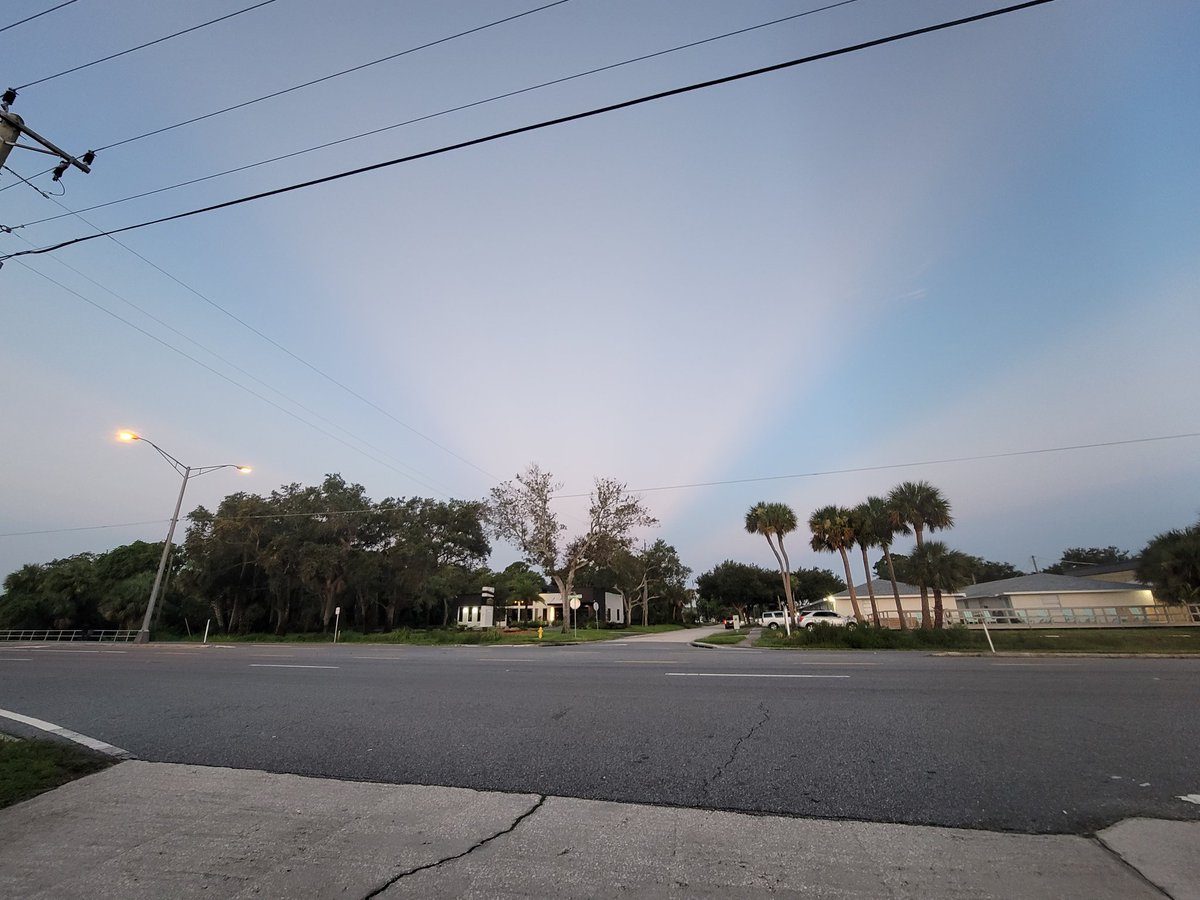SpaceCoastSkies's tweet photo. I'm gonna see a victory
For the battle belongs to you, Lord 🎶 #sunrise #flwx #SpaceCoastSkies #StormHour #anticrepuscular #raysfordays #blessed #ElevationNights https://t.co/7xJt643PmI