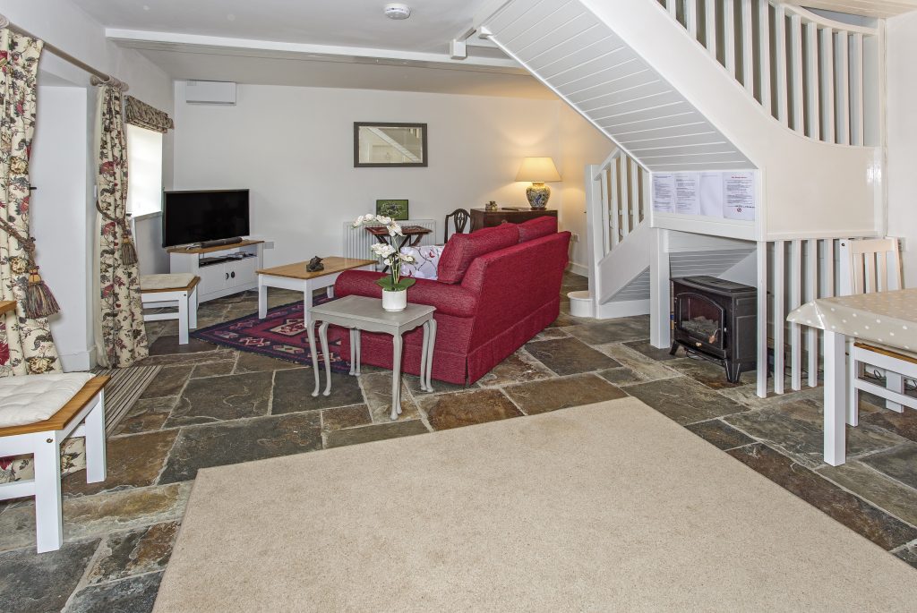 aroundaboutbrit's tweet photo. Escape to tranquillity with Stable Cottage, offering stunning self-catering accommodation in Enford village. Nestled near Pewsey in Wiltshire, this cottage boasts charm and picturesque views of the River Avon.
https://t.co/6Ei1JcSWf8
#StableCottage #Wiltshire #RuralRetreat https://t.co/dzE3g2SWHY
