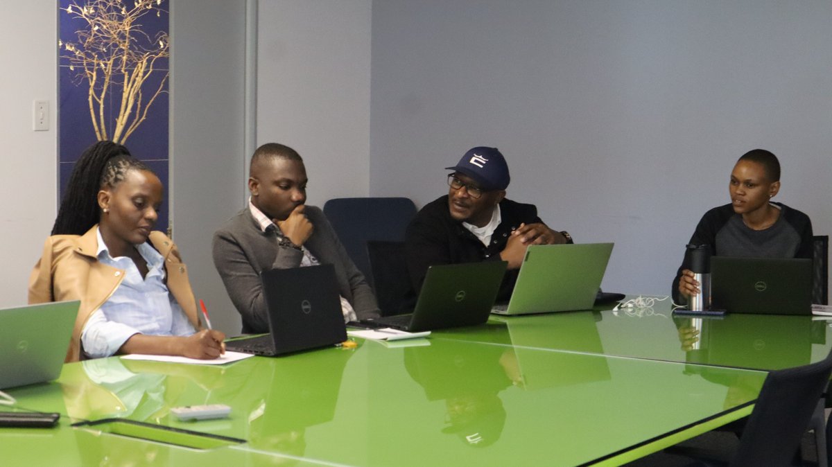 UJ_TRCTI's tweet photo. Informative session with Prof. Jacob Park on ‘Doing Case Study-Based Research: Navigating Between Theory and Practice.’ We look forward to our final session with him tomorrow.🫡
#casestudies #researchmethodology #go2uj https://t.co/SU2zUEjZ6X
